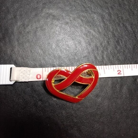 Gold tone red enamel heart brooch - Picture 8 of 8